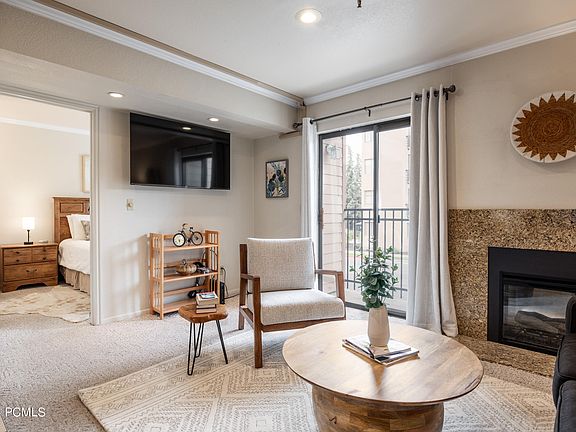 4th image of 1940 Prospector Ave #222