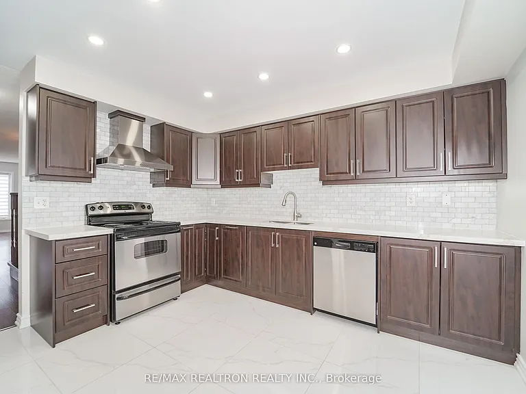 22 Webbford St — Photo 8