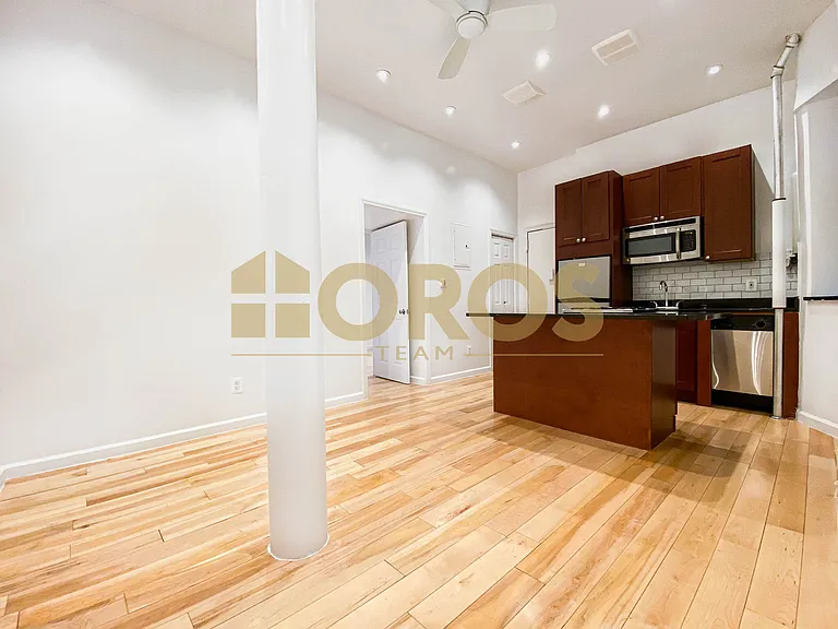 262 E 2nd St #1B — Photo 1