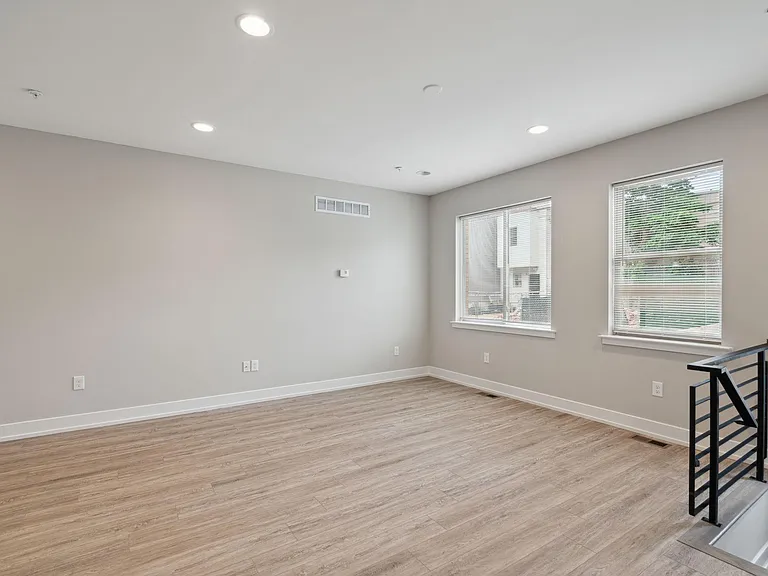 2612 Annin St #1 — Photo 7