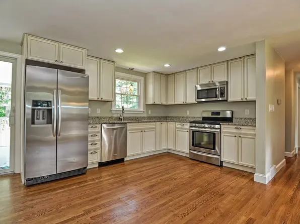 28 Harvard Ln, Wrentham, MA 02093
