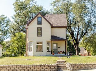 525 N 7th St, Atchison, KS 66002