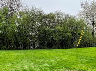 68 Hardwicke Dr, Syracuse, NY 13209