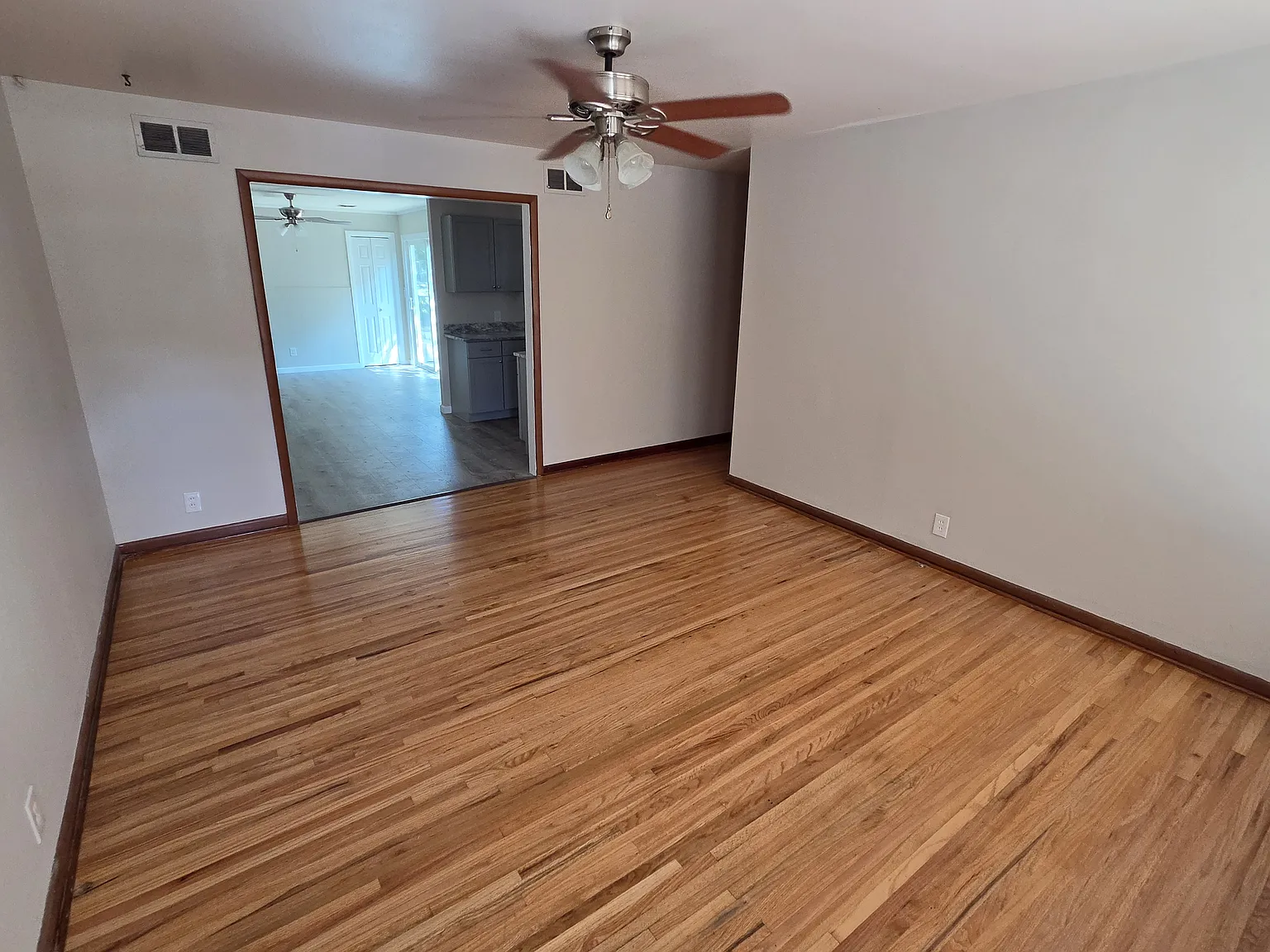 4 bed, 1389 sqft, $1,650 — Photo 2