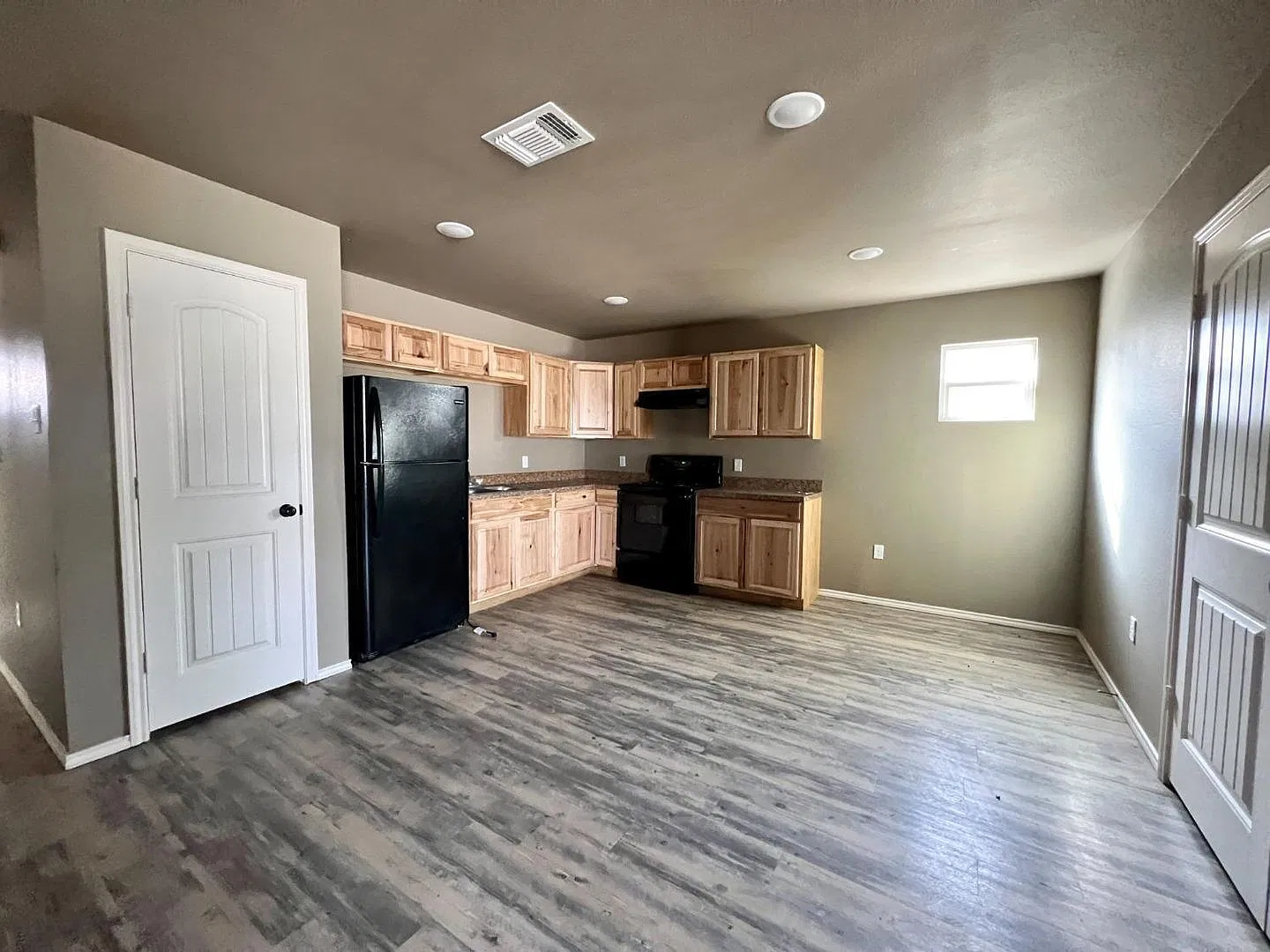 Charming 3-Bedroom, 2-Bathroom Home in Northeast Lubbock — Photo 4