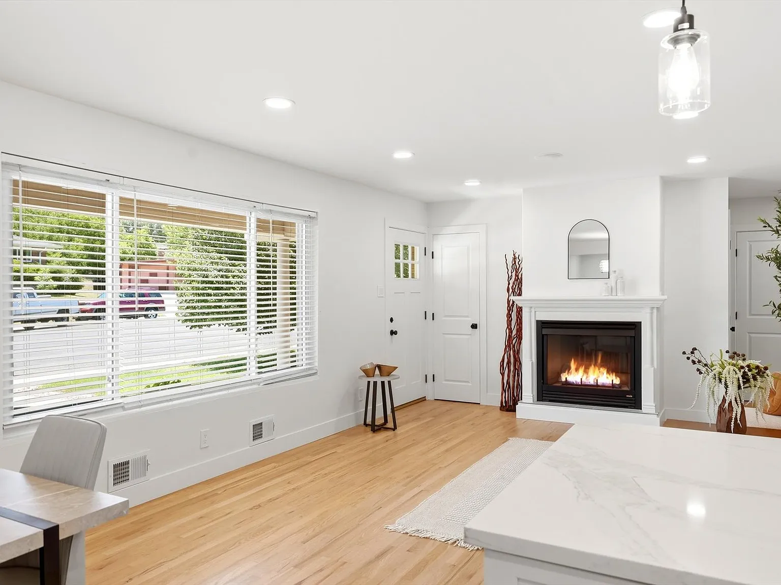 3 bed, 1394 sqft, $3,000 — Photo 3