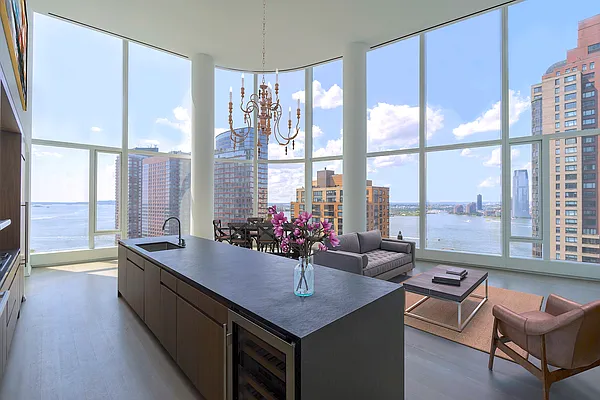 Rented by New York Casas Ltd. | media 47
