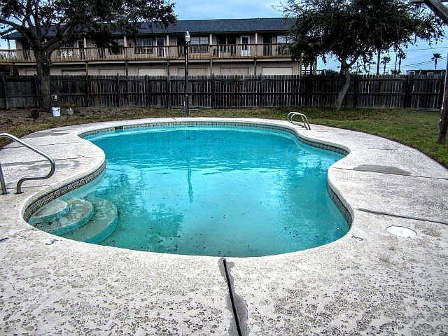 2nd image of 1809 Hillcrest Dr APT 106