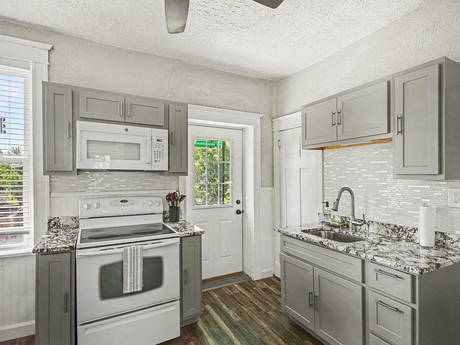2 bed, 904 sqft, $1,900 — Photo 4