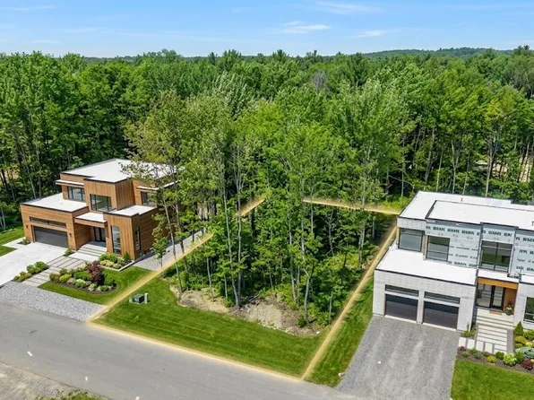 Rue Du Mont Blanc 29, Blainville, QC J7C 0Z6