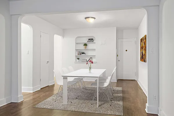 Rented by Metropolitan Equities | media 22