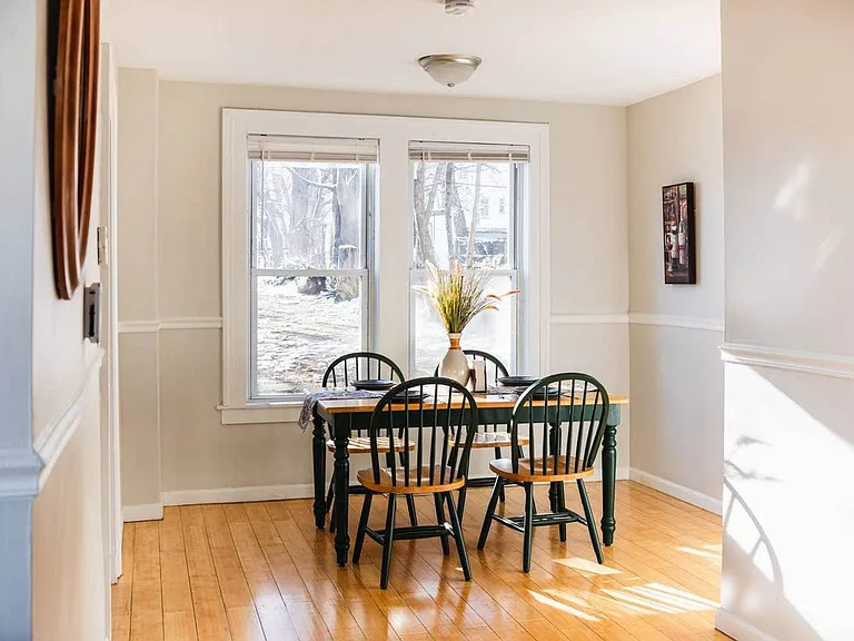 30 Henry St — Photo 1