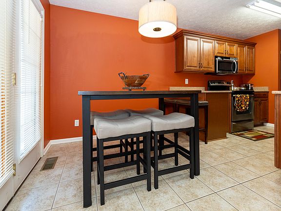 5th image of 5109 April Lake Ct
