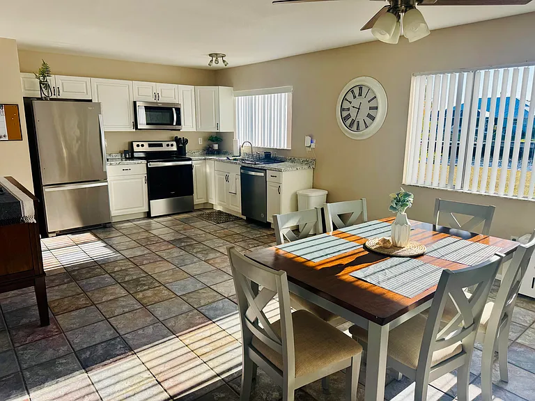 Eat-in Kitchen