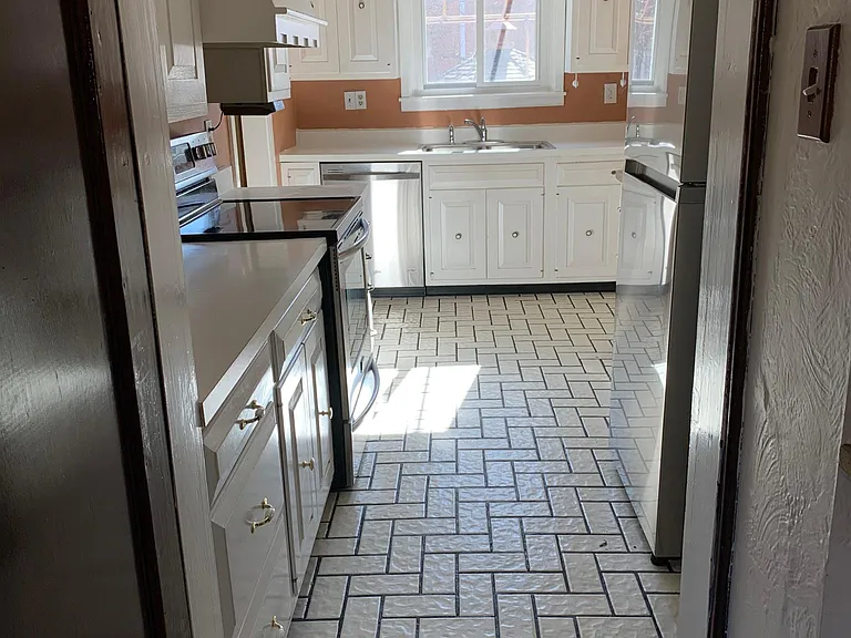5932 Elgin St — Photo 7