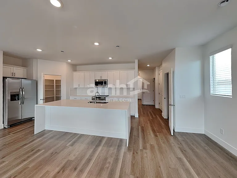 5879 Vaes Dothrak St — Photo 3