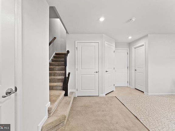 4th image of 6410 Crittenden Ln