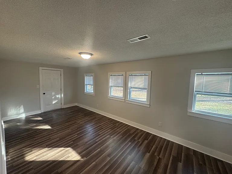 3715 Pulaski Pike NW — Photo 9