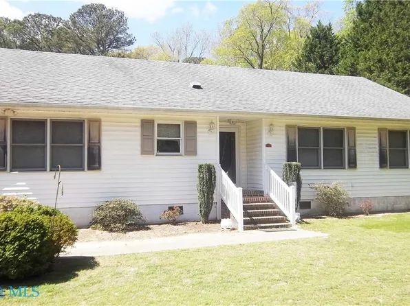 247 Chapel Ln, Cobbs Creek, VA 23035