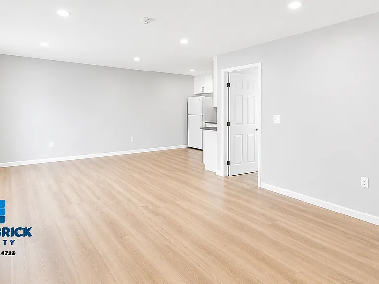 5000 W Coliseum St #8 — Photo 5