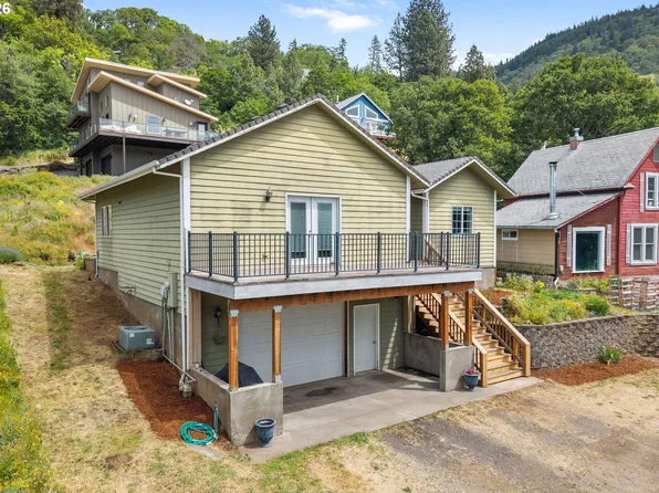 526 W Lincoln St, Bingen, WA 98605