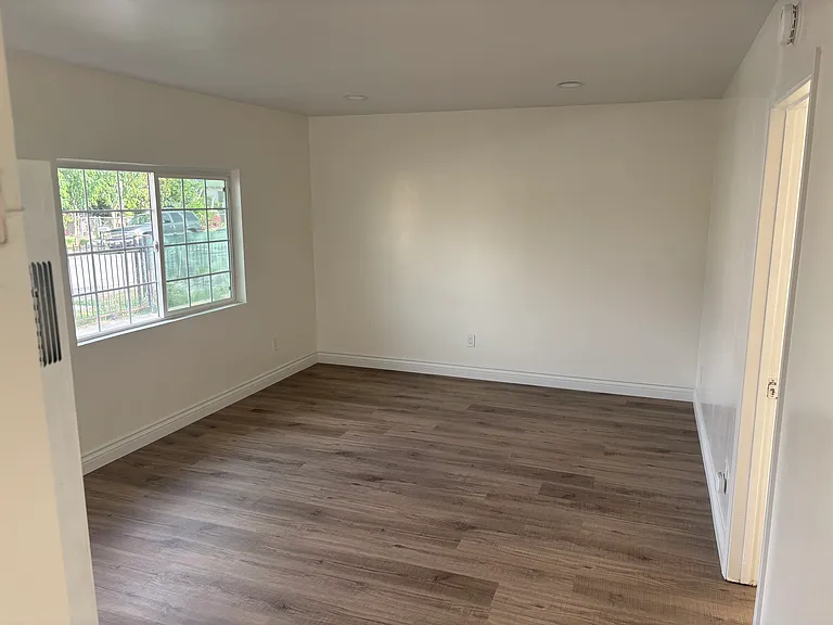 527 Villa St #1 — Photo 7