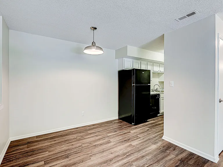 Stonehedge Apartments — Photo 23