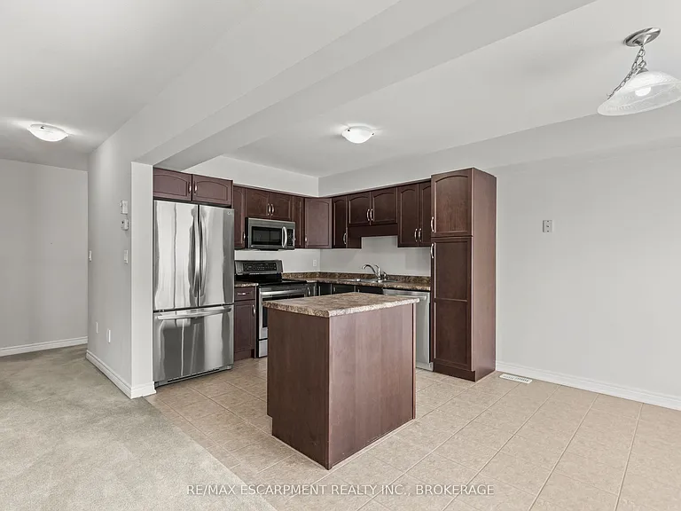 141 Winterberry Blvd #MAIN — Photo 10