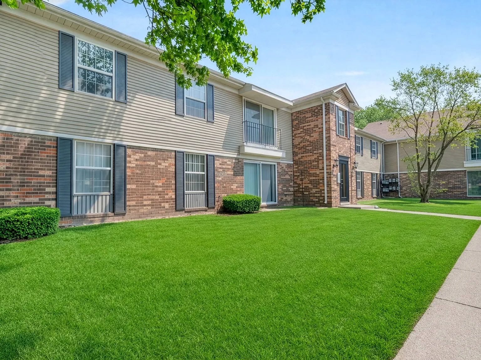 South Grove Apartments — Photo 4