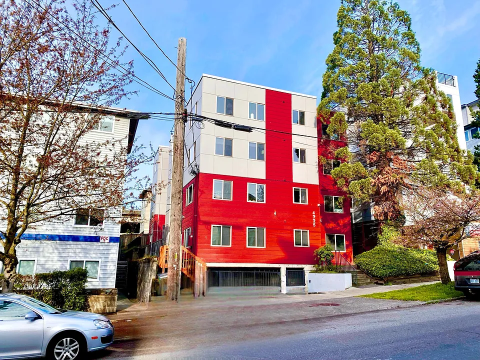 4225 7th Ave NE