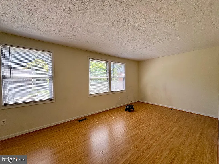 8112 Parkdale Ct — Photo 24