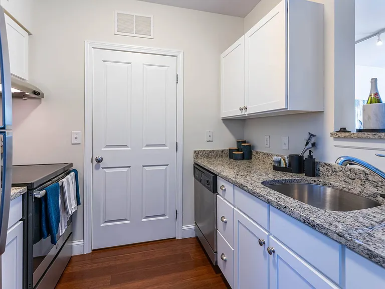 Parkside Commons Apartments — Photo 16