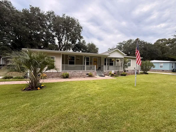 104 Hammond St, Bonneau, SC 29431