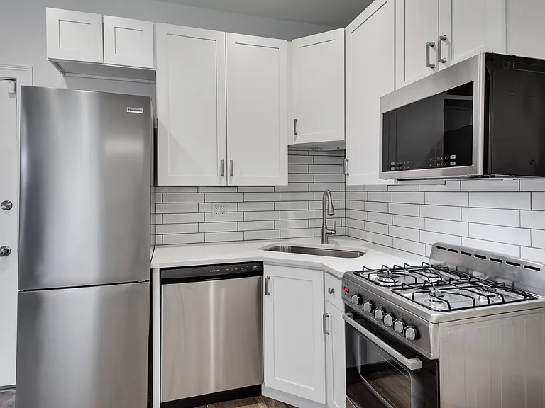 2029 N Damen Ave #2FR — Photo 2
