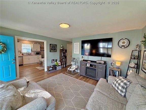 4th image of 702 Ashton St