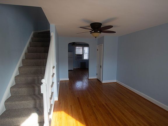 Living Room (~10'x17.5')