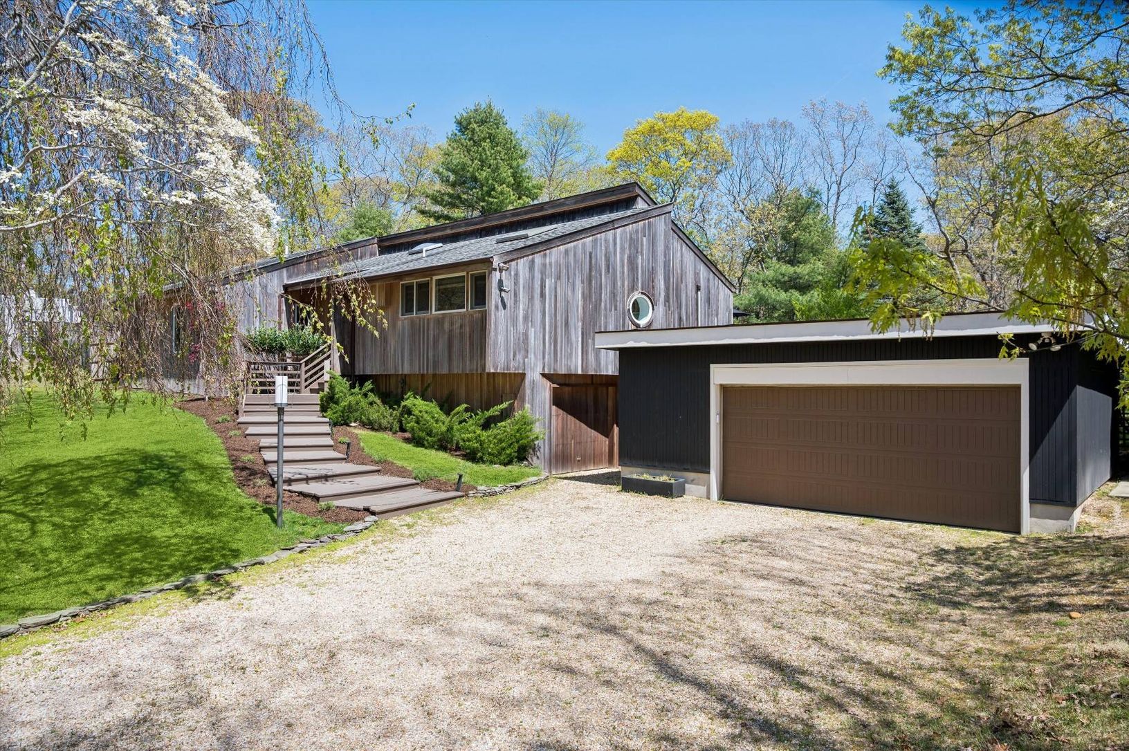  Modern Hamptons Retreat