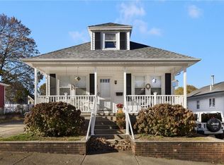 33 Vivian Ave, Pawtucket, RI 02860