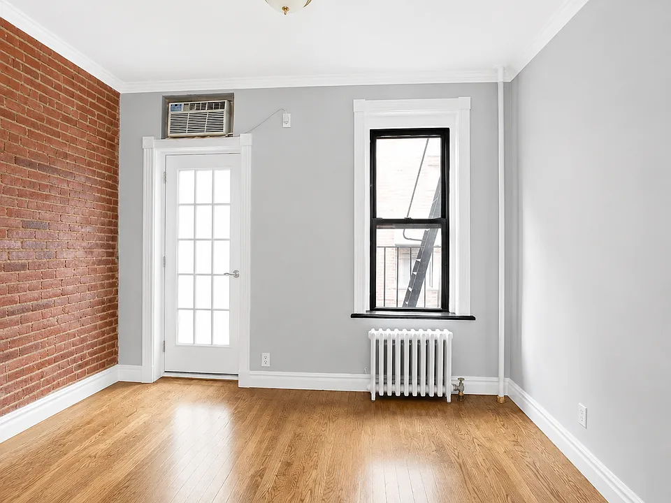 221 E 23rd St #2