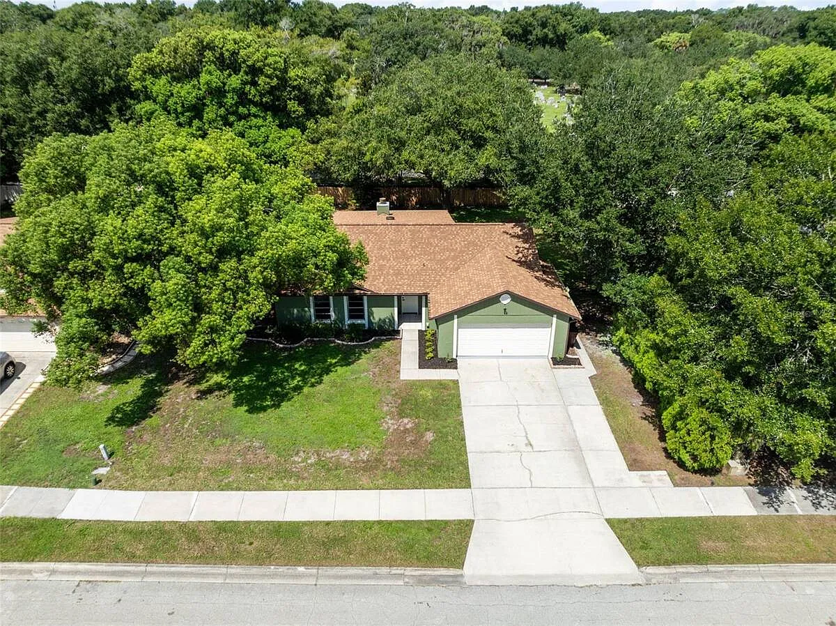 4 bed, 2.0 bath, 1623 sqft, $2,600 — Photo 4