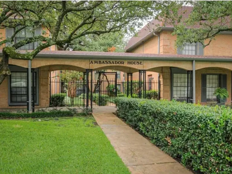 7830 Meadow Park Dr #109 — Photo 4