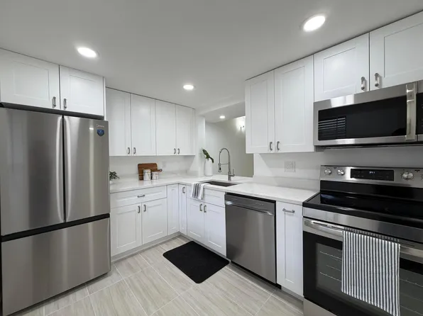 5220 Las Verdes Circle #317, Delray Beach, FL 33484
