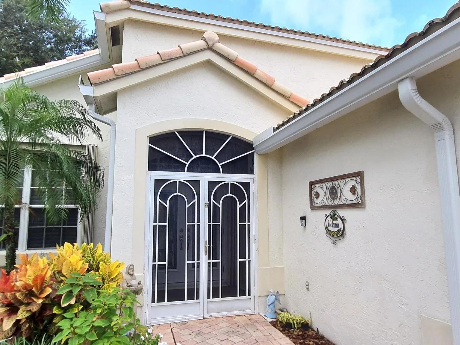 3 bed, 2.5 bath, 2030 sqft, $5,700 — Photo 4