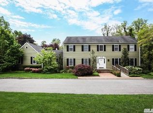 105 Foxhunt Cres, Syosset, NY 11791