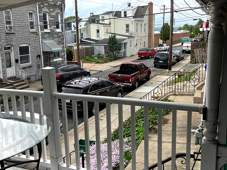 437 Linden St — Photo 2