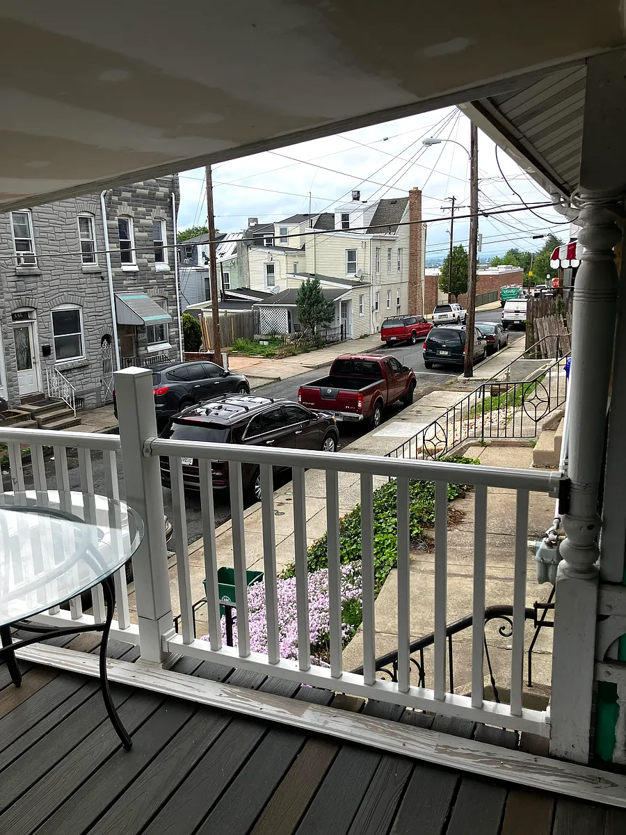 Building Photo - 437 Linden St
