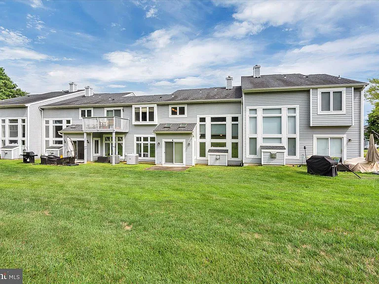 1202 Champlain Dr — Photo 24