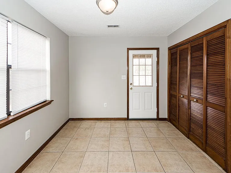 7620 Valleyview Cir — Photo 15