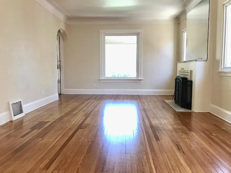 235 S Grant St — Photo 3