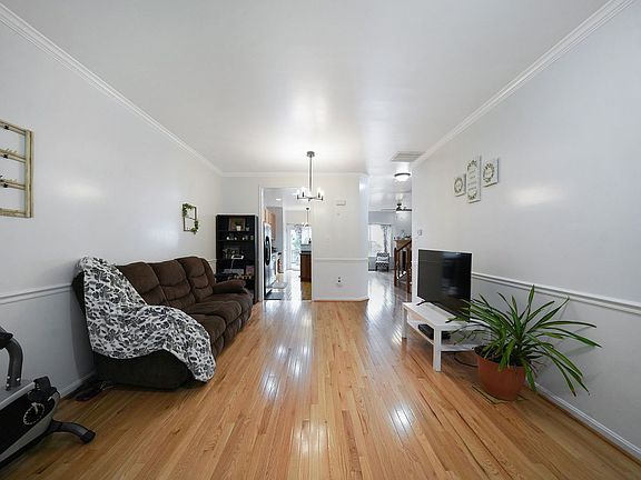4th image of 186 Penns Manor Dr